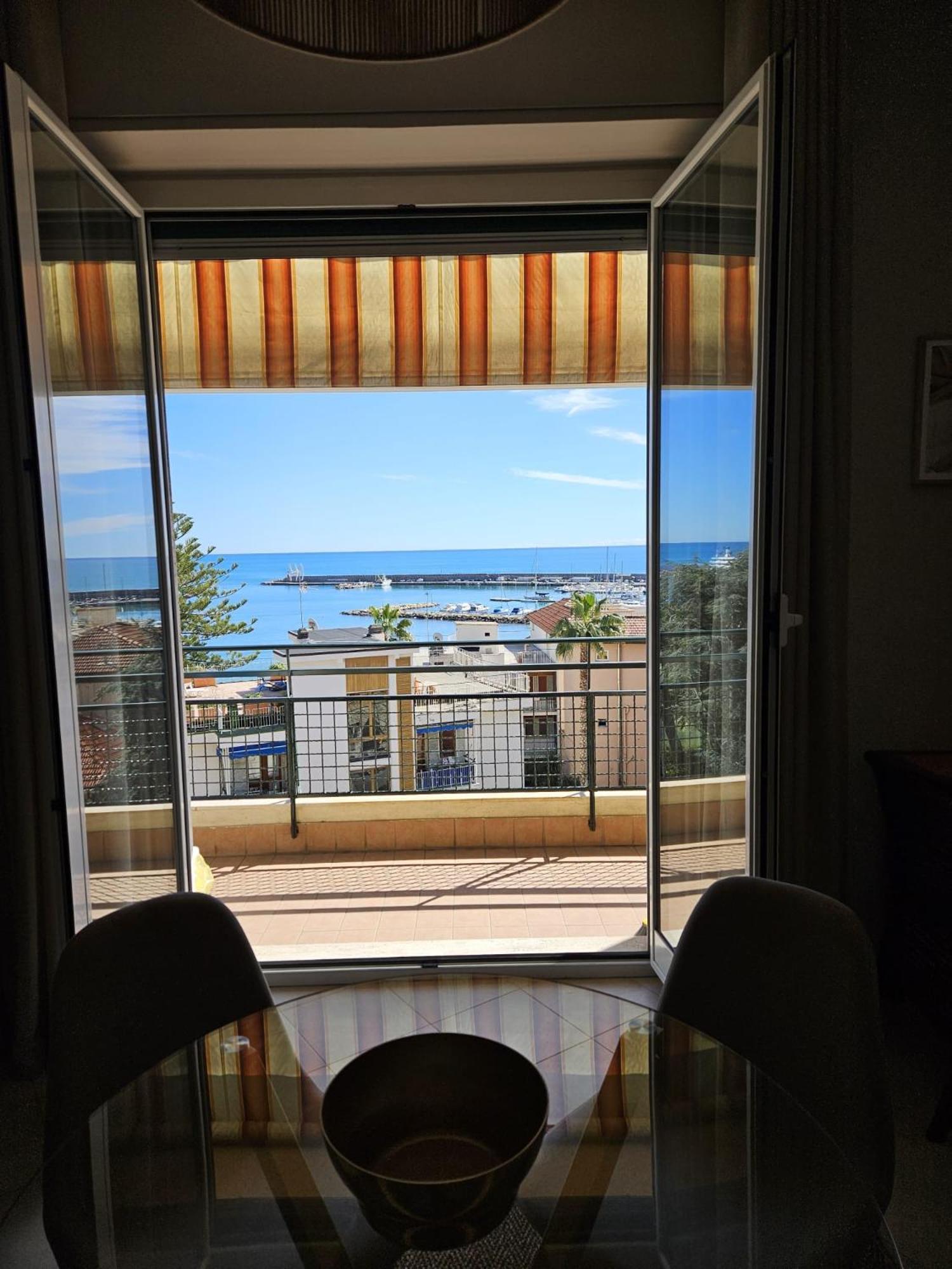 Apartamento La Baia Nel Porto San Remo Exterior foto